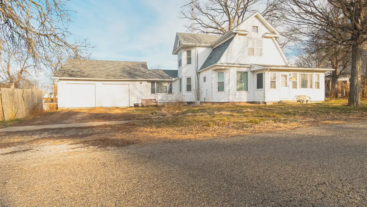 206 W 1st Street, Lostant, IL 61334 - #1