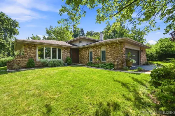 4N849 White Pine Lane, St. Charles, IL 60175