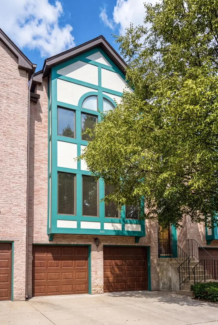 909 W Essex Place, Arlington Heights, IL 60004 - #1