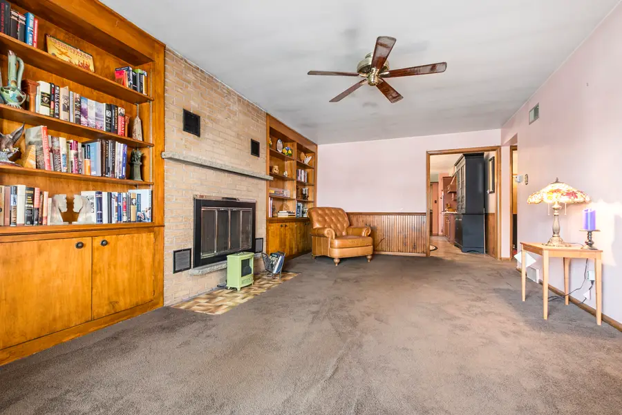 11109 S Avenue J, Chicago, IL 60617 - #3