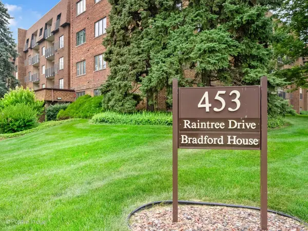 453 Raintree Drive #4C, Glen Ellyn, IL 60137