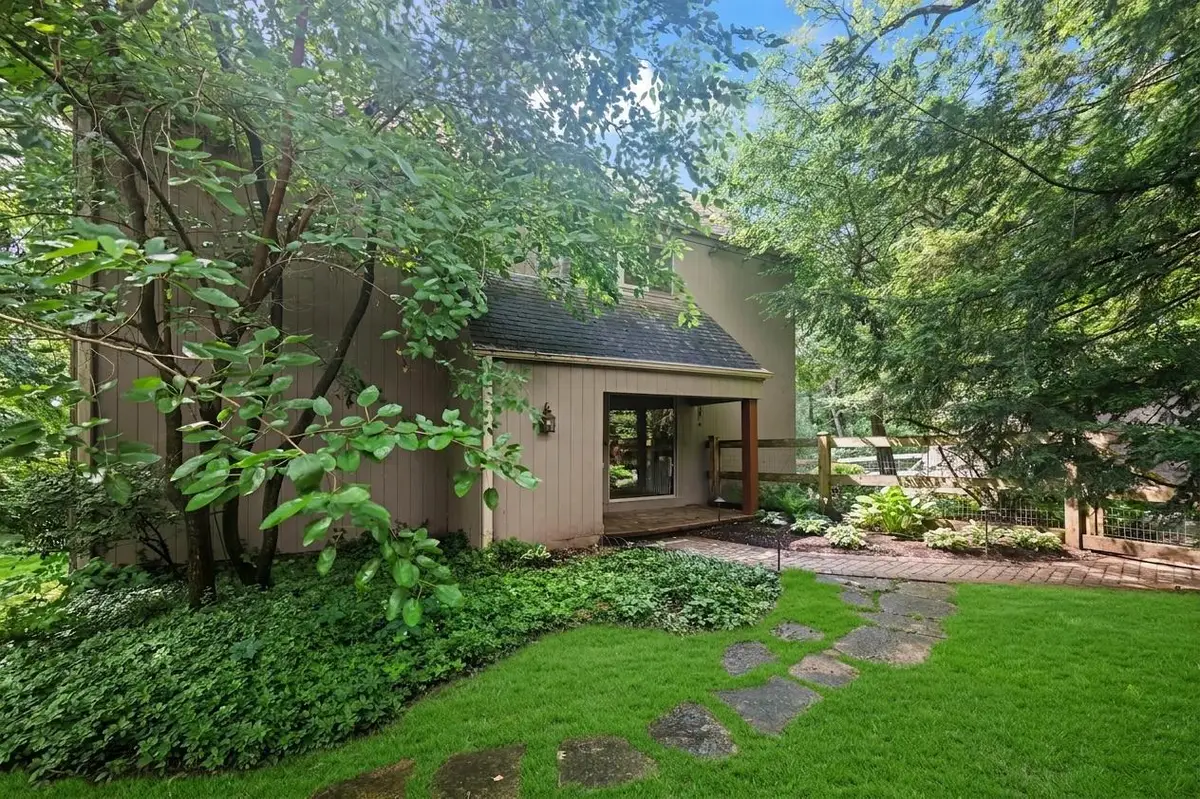 6N329 Fair Oaks Drive, Saint Charles, IL 60175 - #1