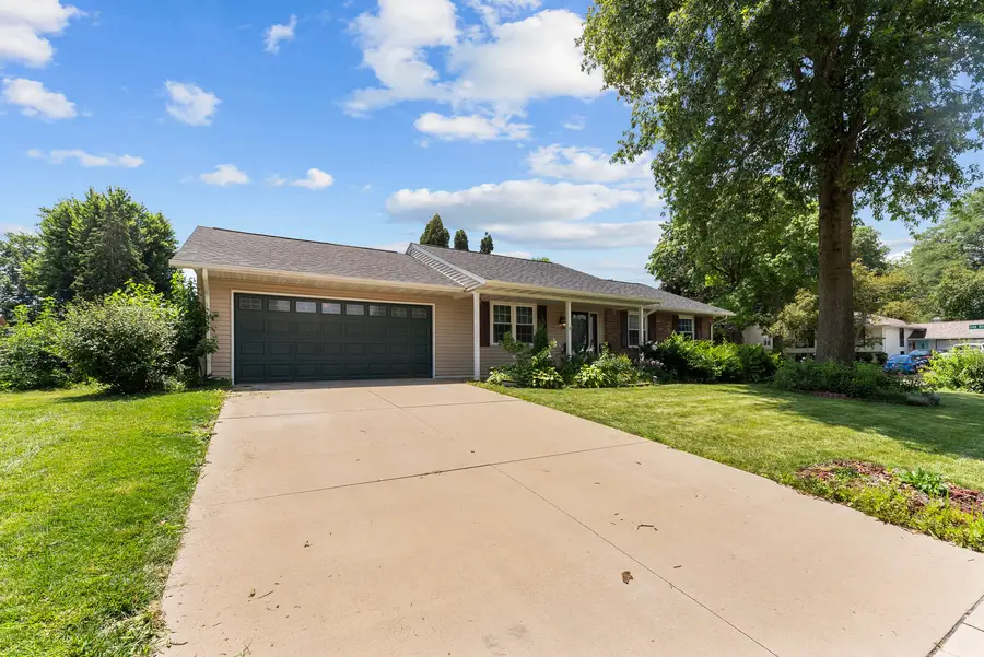 1415 W 55th Street, Davenport, IA 52806 - #2