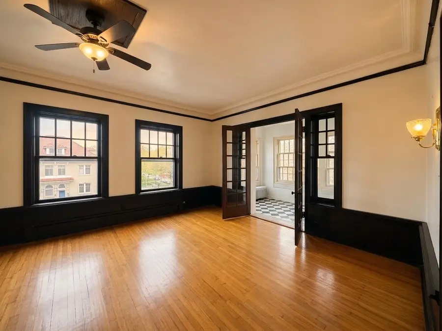953 E Hyde Park Boulevard #3, Chicago, IL 60615 - #2