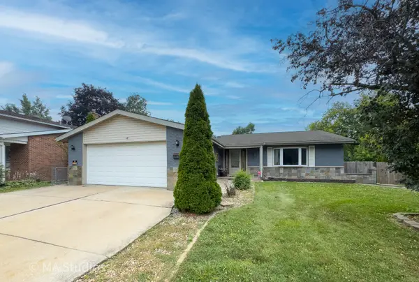 1100 S Cherrywood Drive S, Mount Prospect, IL 60056
