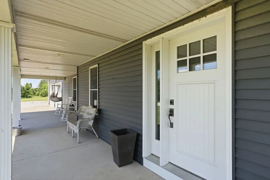 1219 N Mississippi Street, Blue Grass, IA 52726 - #3