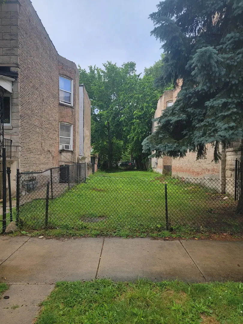4218 W Gladys Avenue, Chicago, IL 60624 - #1