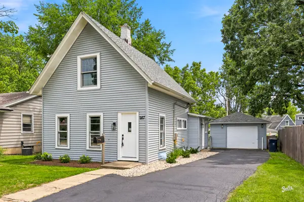 987 South Street, Elgin, IL 60123