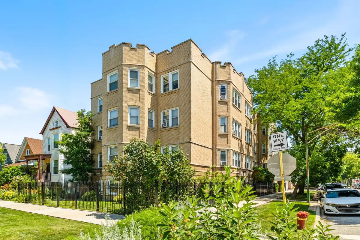 3548 W Belle Plaine Avenue #2, Chicago, IL 60618 - #1
