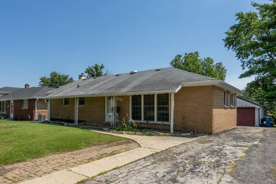 425 S Clarendon Avenue, Addison, IL 60101 - #3
