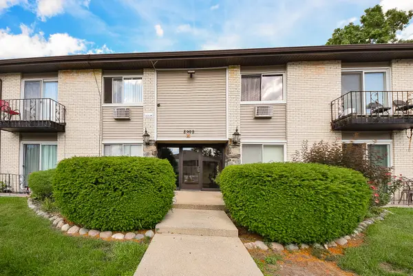 8999 Kennedy Drive #2B, Des Plaines, IL 60016