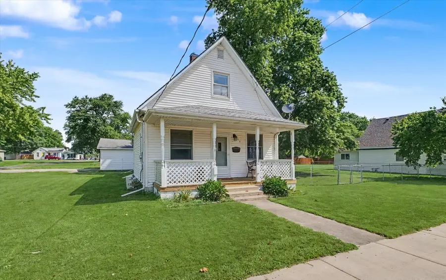 708 W Water Street, Farmer City, IL 61842 - #3