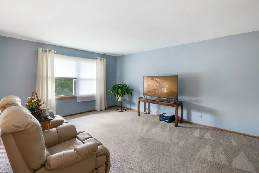 706 Greenbriar Lane, Lindenhurst, IL 60046 - #2