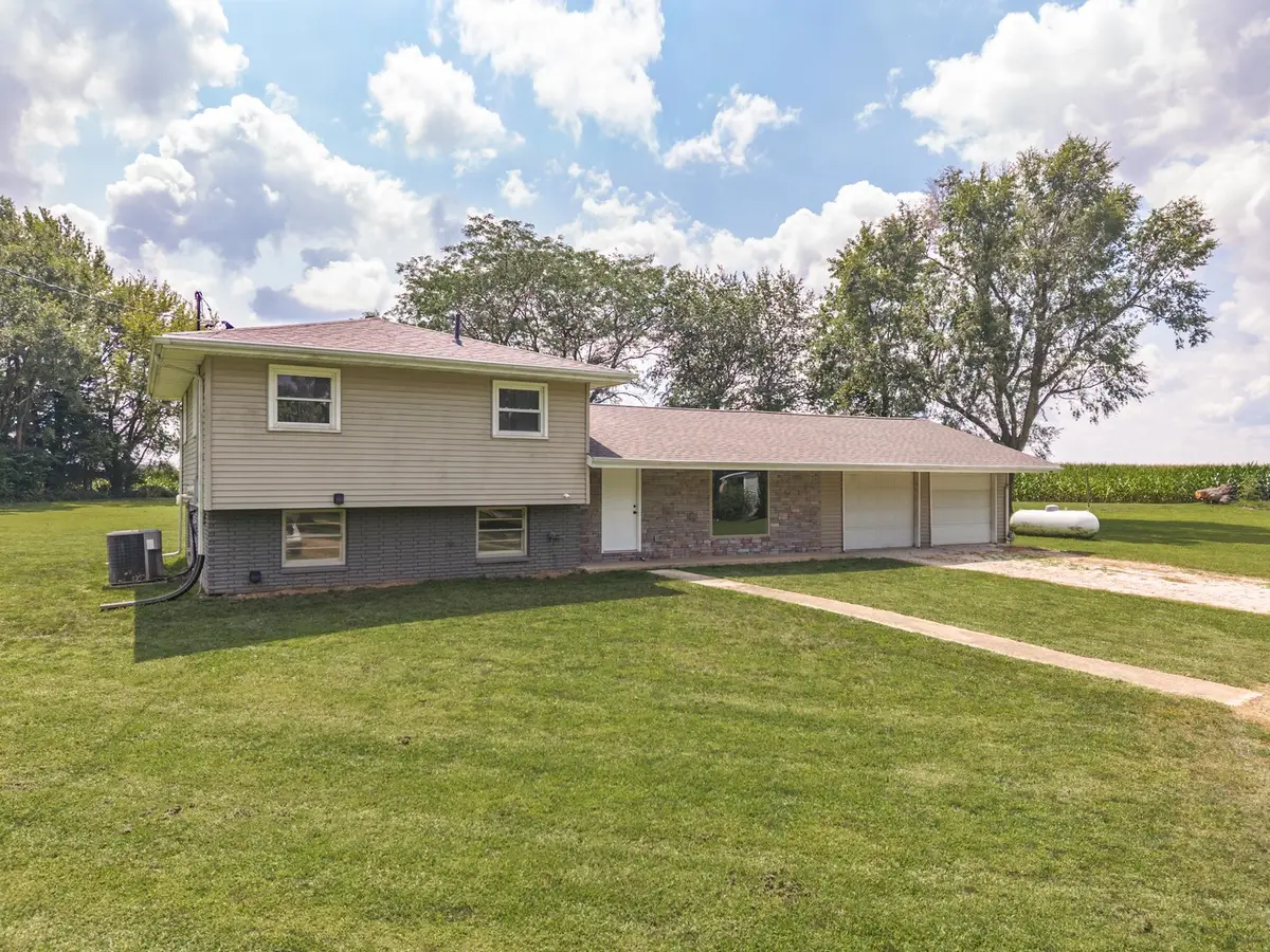 15795 E 2550 North Road, Hudson, IL 61748 - #1