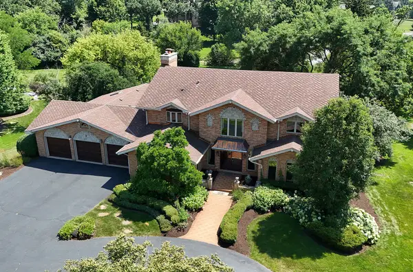 7 Horseshoe Lane, Lemont, IL 60439