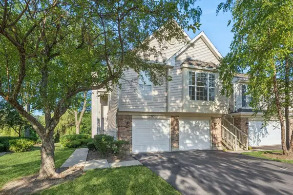 2713 S Embers Lane, Arlington Heights, IL 60005