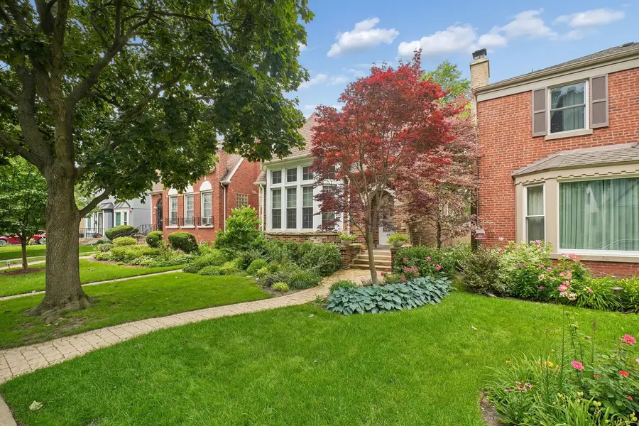 6638 N Trumbull Avenue, Lincolnwood, IL 60712 - #2