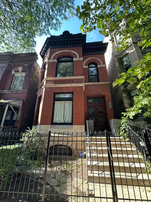 2034 W Potomac Avenue, Chicago, IL 60622