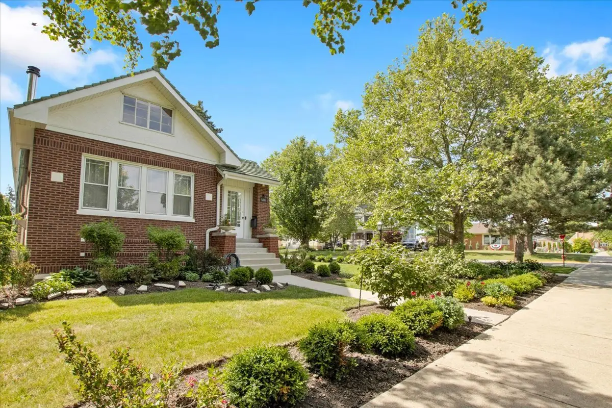 5661 N New Hampshire Avenue, Chicago, IL 60631 - #1