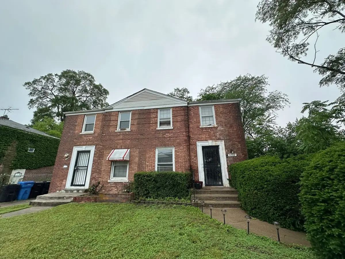 9742 S Hoxie Avenue, Chicago, IL 60617 - #1