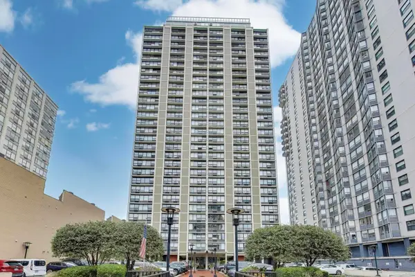 5733 N Sheridan Road #4C, Chicago, IL 60660