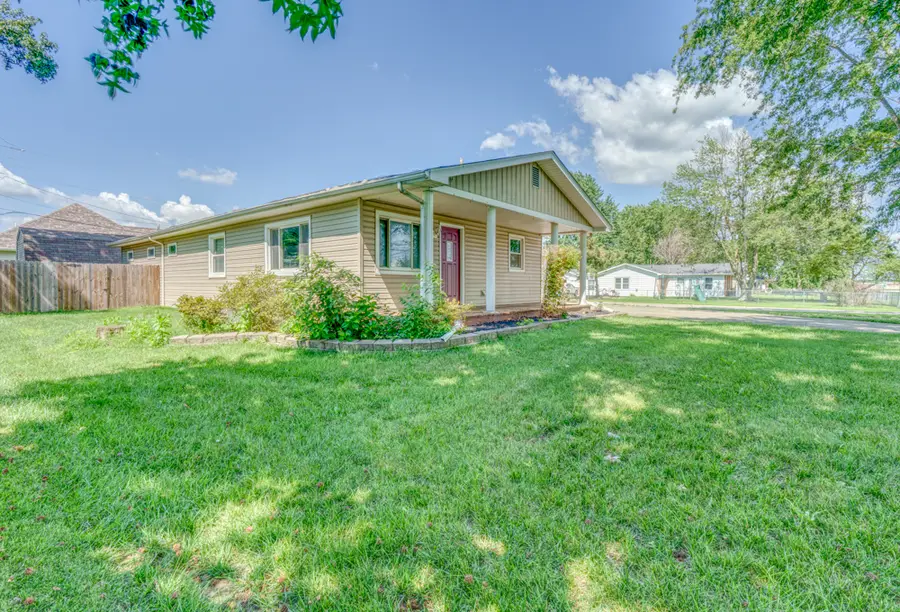 1104 Airport Road, Mount Vernon, IL 62864 - #3