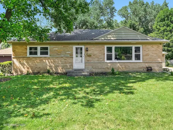 1019 Wakeman Avenue, Wheaton, IL 60187