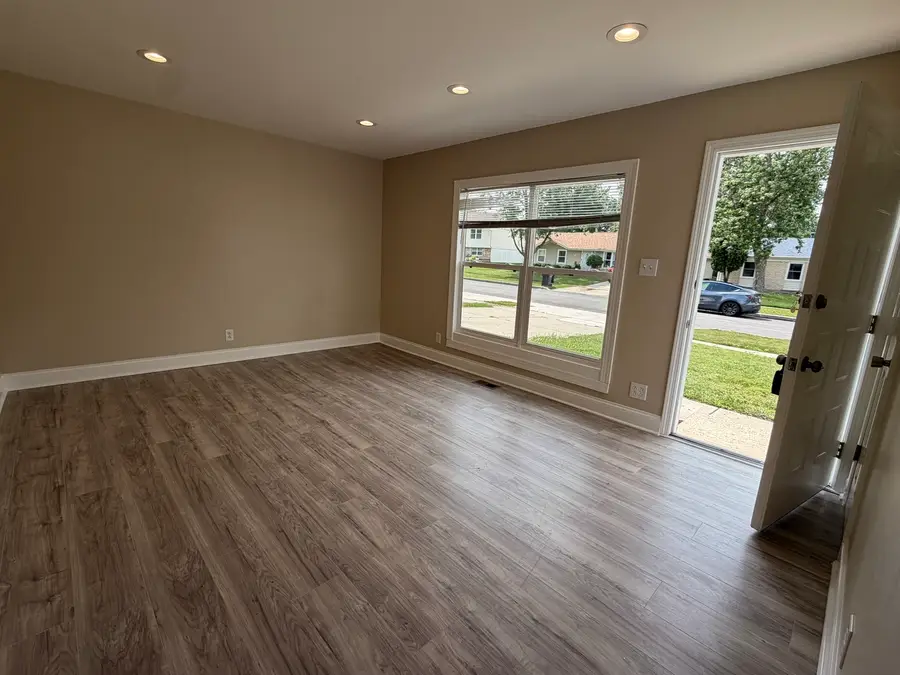 606 Pleasant Place, Streamwood, IL 60107 - #3