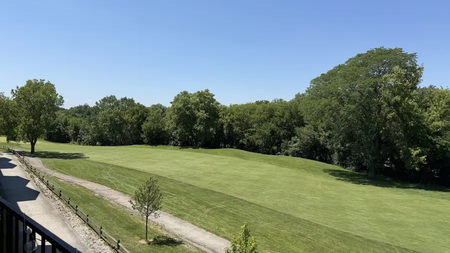 250 W Parliament Place #301, Mount Prospect, IL 60056 - #3
