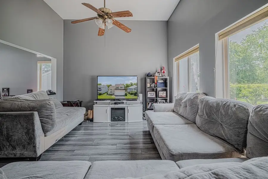 1055 S West Avenue, Waukegan, IL 60085 - #3