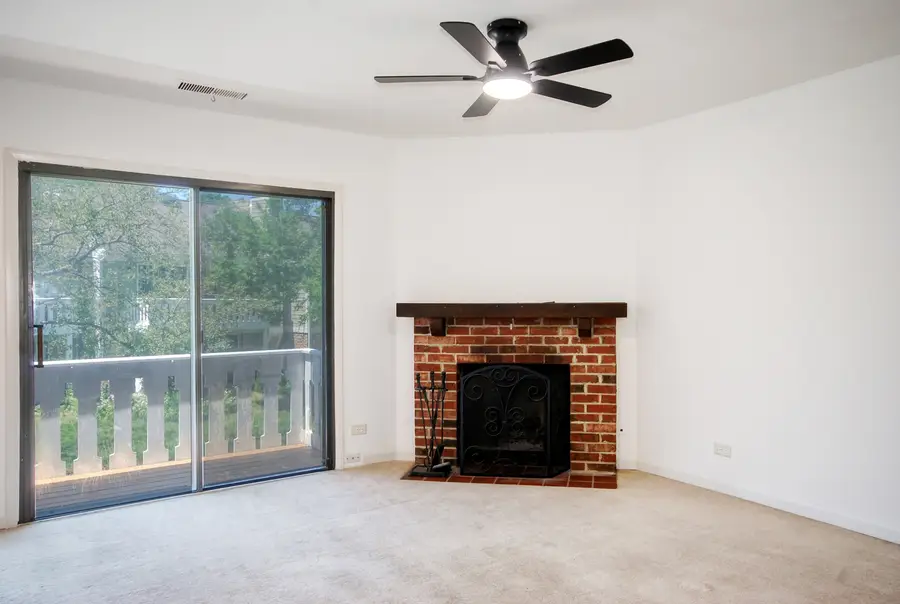 552 Greystone Lane #C2, Wheeling, IL 60090 - #3