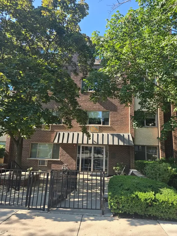 1136 Greenleaf Avenue #203, Wilmette, IL 60091