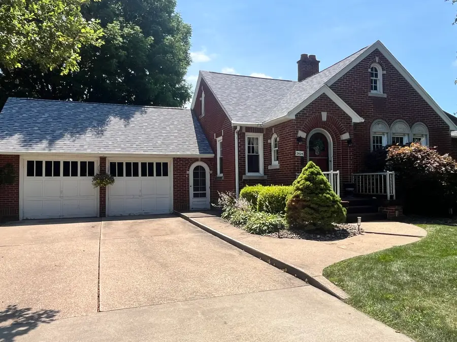 2404 28th Street, Moline, IL 61265 - #3