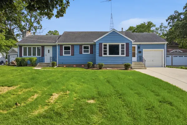 10 Lincoln Avenue, East Dundee, IL 60118