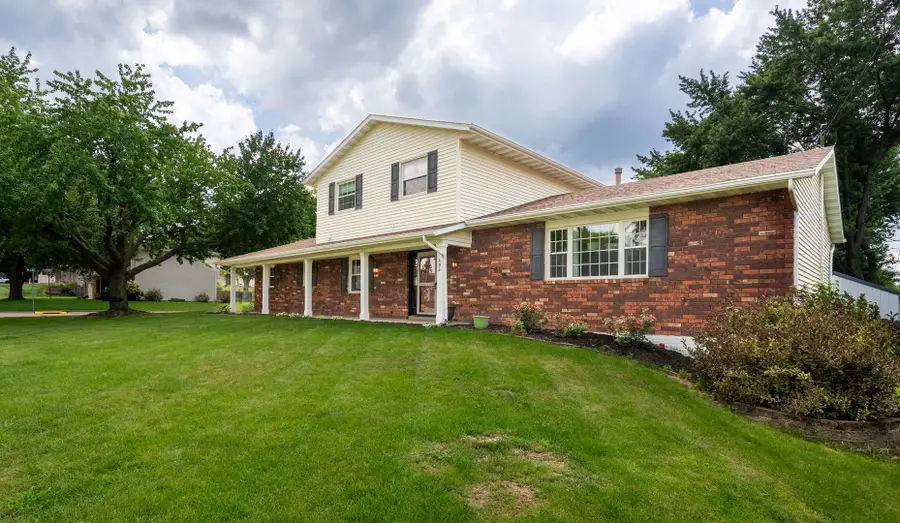 406 S 8th Street, Eldridge, IA 52748 - #2