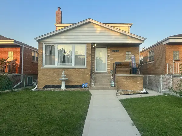 4837 S Long Avenue, Chicago, IL 60638
