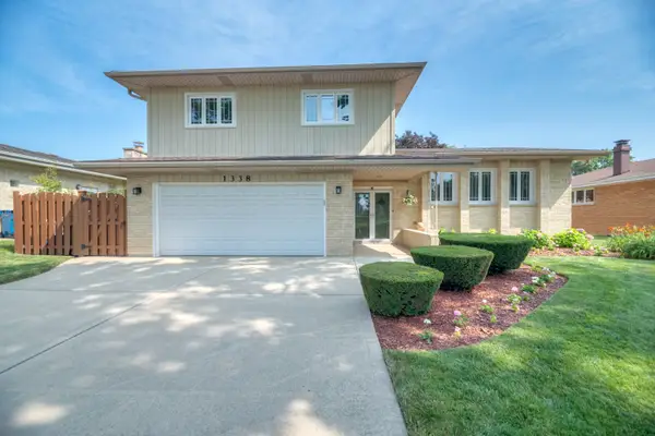 1338 W Holtz Avenue, Addison, IL 60101