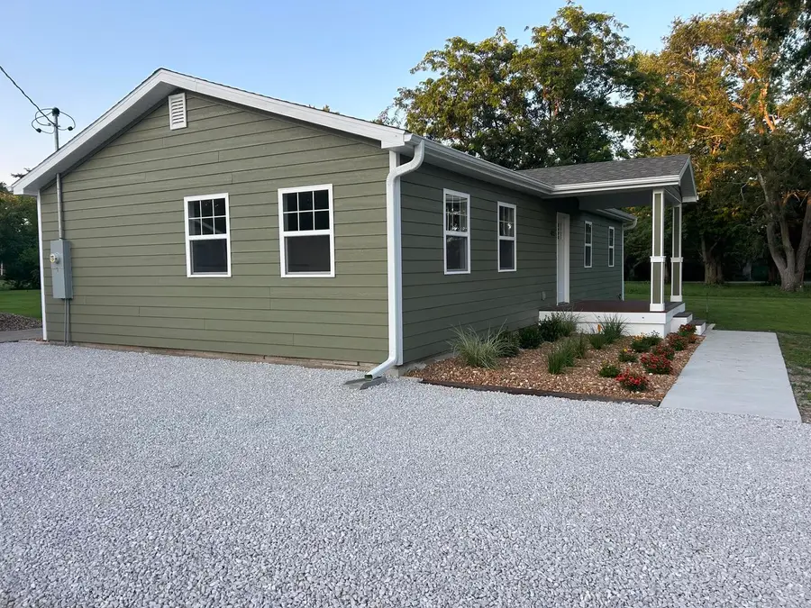 422 E 5th Avenue, Rankin, IL 60960 - #3