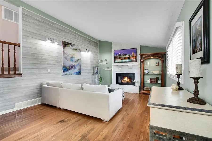 7635 Walnut Avenue, Woodridge, IL 60517 - #2