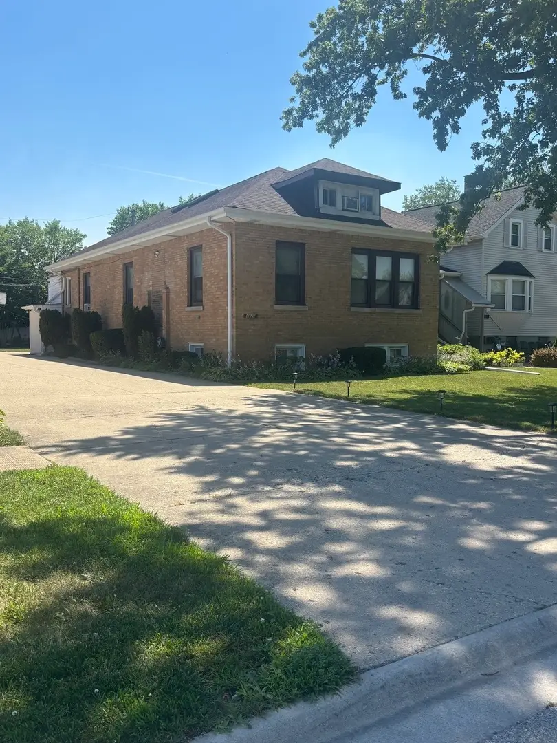 4825 W Jarlath Street, Lincolnwood, IL 60712 - #1