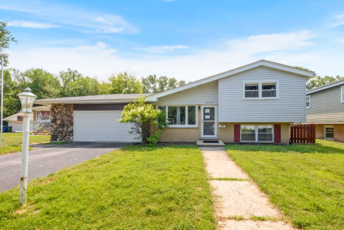 5909 W 99th Street, Oak Lawn, IL 60453 - #1