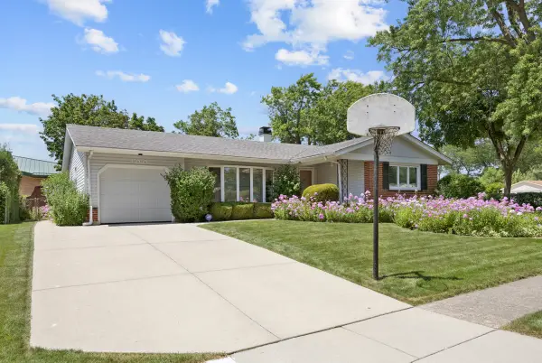 100 Woodcrest Lane, Elk Grove Village, IL 60007