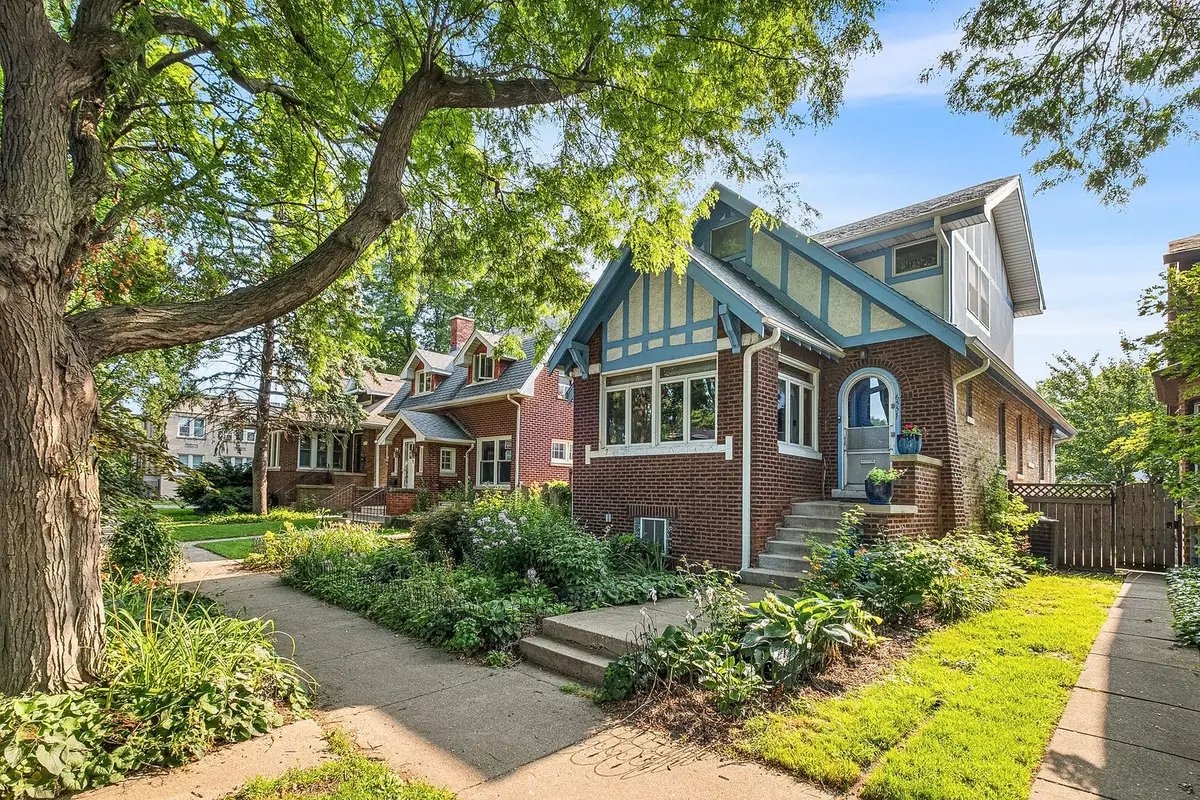 6551 N Maplewood Avenue, Chicago, IL 60645 - #1