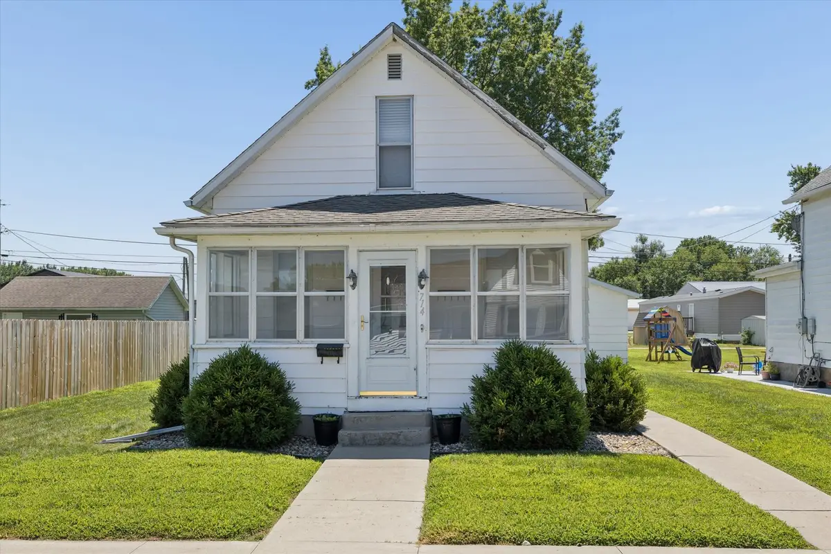 714 19th Avenue, Fulton, IL 61252 - #1