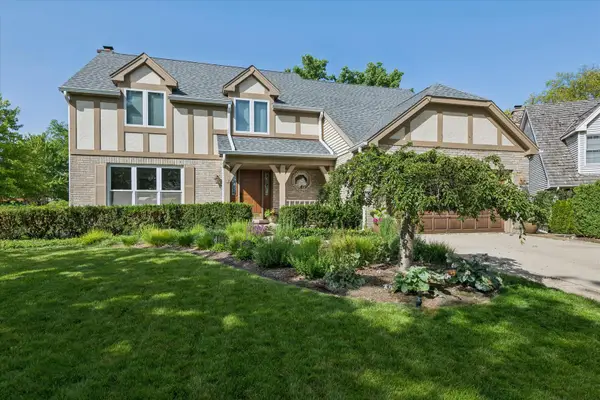 2 N Richmond Court, Lake Zurich, IL 60047