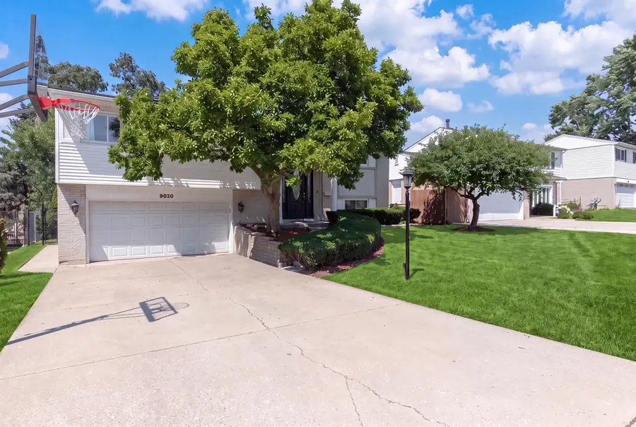 9020 Meadowview Drive, Hickory Hills, IL 60457 - #2