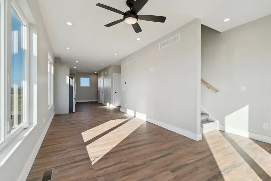 6136 Mississippi Avenue, Davenport, IA 52807 - #3