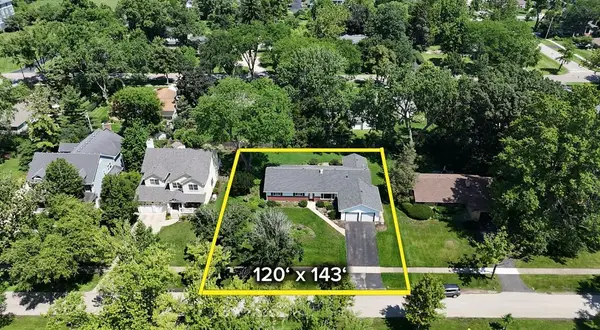 325 E Hawthorne Boulevard, Wheaton, IL 60187