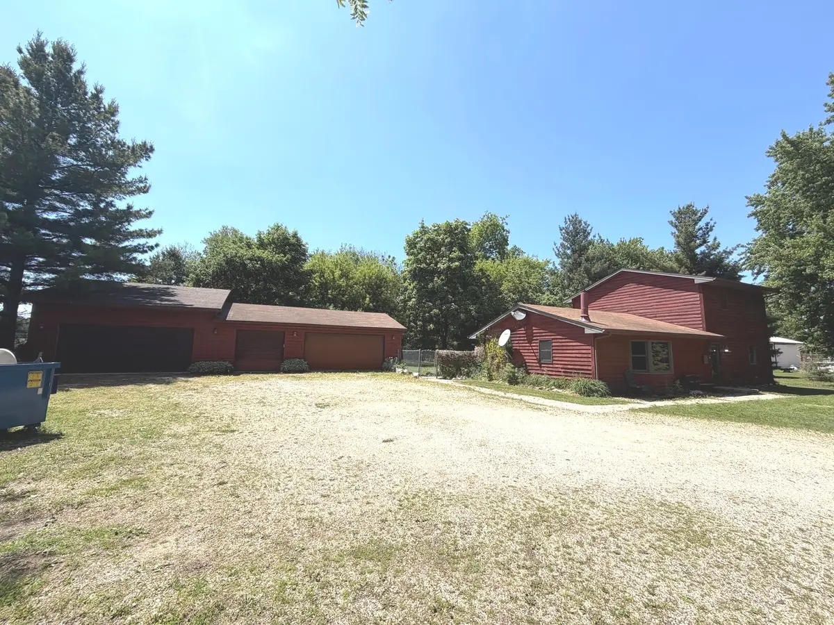 737 A Searls Road, Amboy, IL 61310 - #1