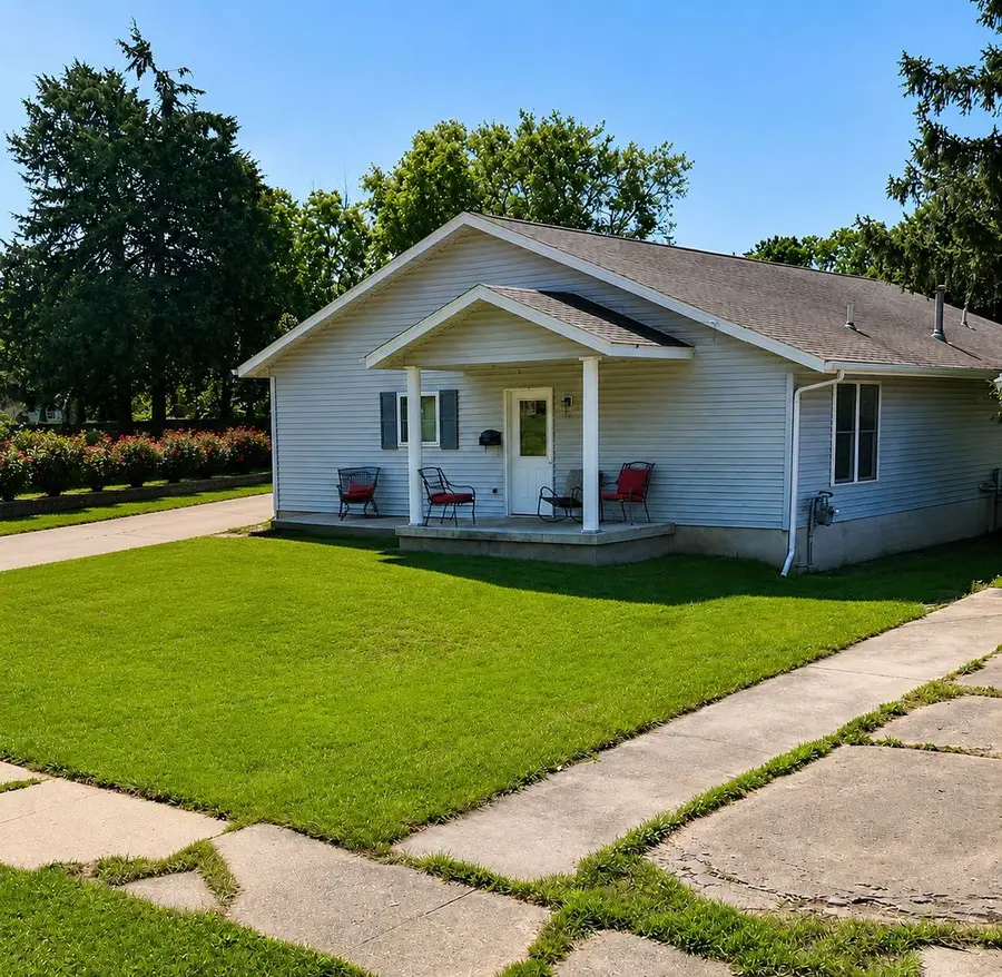 239 W Winnifred Street, Freeport, IL 61032 - #2